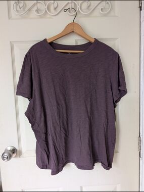 Old Navy Short-Sleeve Crewneck Tee in Plum XXL